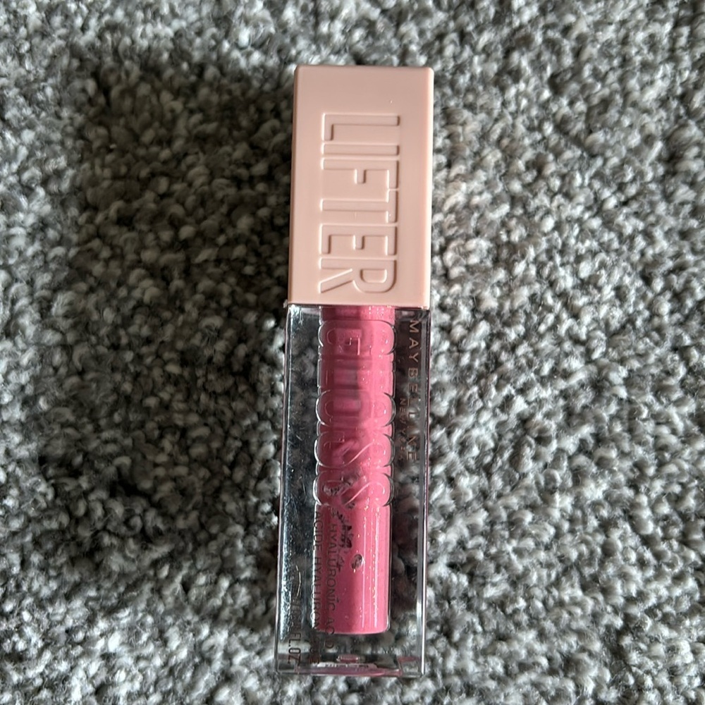MAYBELLINE 005 petal lip gloss with hyaluronic acid plumping gloss